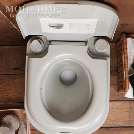 Биотуалет ECOS OC13 на 24 литра | Мой-Дом27 | <br>
 Переносной Биотуалет емкостью <b>верхнего бака 20 л</b>, <b>нижнего бака 24 л.</b>&nbsp;с <b>боковым отсеком для хранения туалетной бумаги и кнопкой сброса давления газа.</b><br>
 Идеальный вариант для семьи из 3-4х человек. <br>
 Рассчитан примерно на 60 использований до полного заполнения нижнего бака.<br>
 Очищение нижнего бака без соприкосновения с отходами.<br>
 Слив:&nbsp;поршневой&nbsp;насос
<h3></h3>